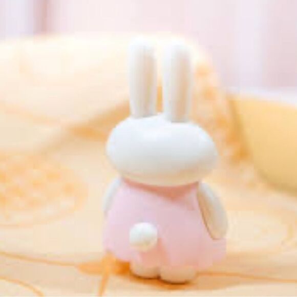 SIMPLY GILDED Vinyl plastic bunny figurine NEW - Picture 2 of 5